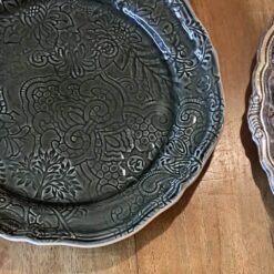 Dinner plate pattern shadow